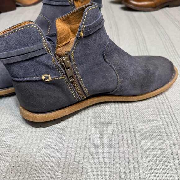 Born Women's Tarkiln Navy Blue Suede Flat Ankle Booties Size 9.5 Casual - Picture 9 of 9
